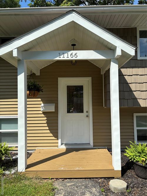 11166 Riverview Dr, Grand Blanc, MI, 48439-1047 | Card Image