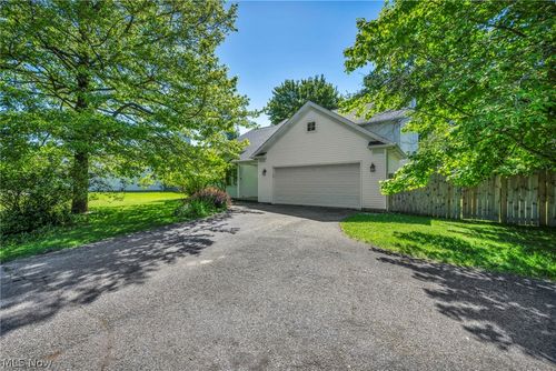 9842 Johnnycake Ridge Road, Mentor, OH, 44060 | Card Image