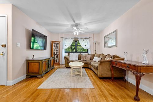 1l-80 Shore Pkwy, Howard Beach, NY, 11414-2513 | Card Image
