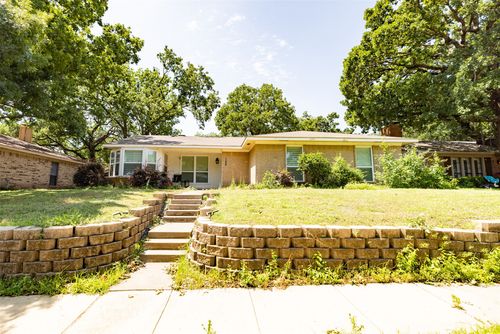 128 Greenwood Ct, Coppell, TX, 75019-5811 | Card Image