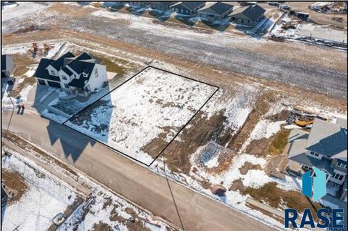 225 Central Park Ct, Harrisburg, SD, 57032-2546 | Card Image