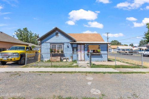 702 S Naches Ave, Wapato, WA, 98951-1248 | Card Image