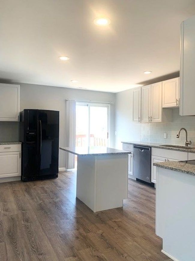29655 Sierra Pointe Cir, Condo with 3 bedrooms, 2 bathrooms and null parking in Farmington Hills MI | Image 4