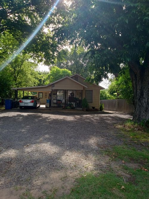 1033 N Johnson St, Mineola, TX, 75773-1819 | Card Image