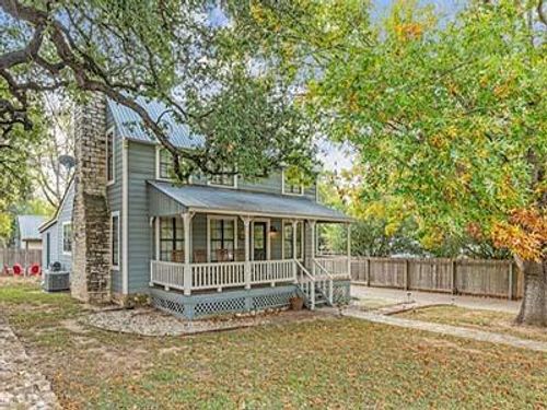 207 S Cherry St, Fredericksburg, TX, 78624-3003 | Card Image
