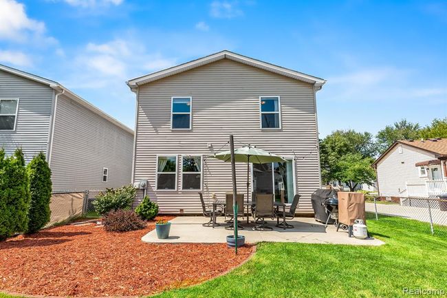 9092 Hugh Street, Home with 3 bedrooms, 2 bathrooms and null parking in Livonia MI | Image 6