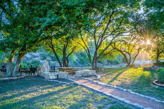 556 Cliff View Loop, Home with 6 bedrooms, 7 bathrooms and null parking in Harper TX | Image 91