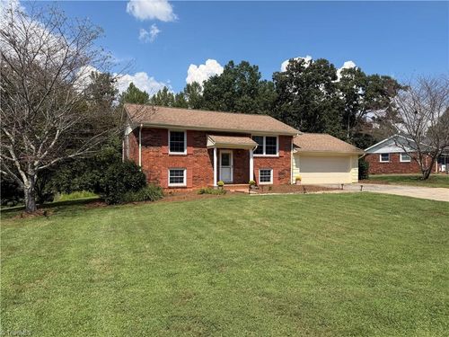 329 Hunter Hills St, North Wilkesboro, NC, 28659-8201 | Card Image