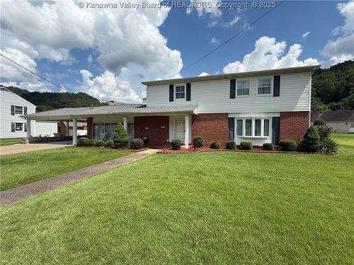 105 Sayer Cir, Logan, WV, 25601-3027 | Card Image
