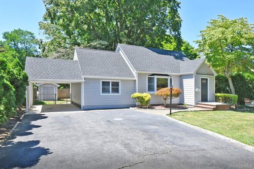 9 Koster Ct, Huntington Station, NY, 11746-1111 | Card Image