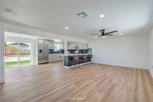 5200 Blanton Dr, Las Vegas, NV, 89122-6608 | Card Image