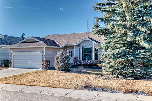 32 W Mackay Cres, Cochrane, AB, T4C1J9 | Card Image