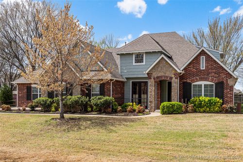 8420 N 68th East Ave, Owasso, OK, 74055-6950 | Card Image