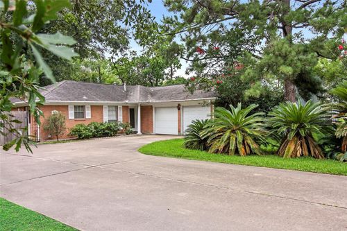 1915 E Allegro St, Houston, TX, 77080-5561 | Card Image