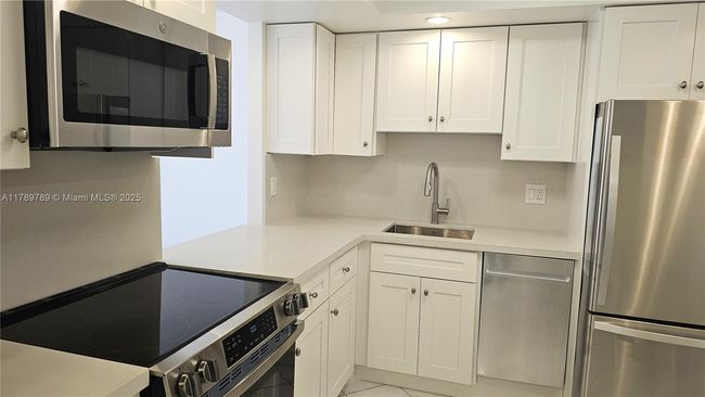 APT-313 - 1825 S Ocean Dr, Condo with 1 bedrooms, 2 bathrooms and null parking in Hallandale Beach FL | Image 5
