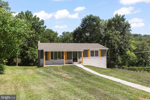 14 Waterfront Dr, Hanover, PA, 17331-9318 | Card Image
