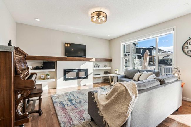 191 West Grove Way Sw, Home with 4 bedrooms, 2 bathrooms and 4 parking in Calgary AB | Image 7