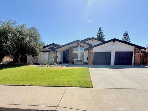 5113 Colonial Dr, Bakersfield, CA, 93308-7606 | Card Image