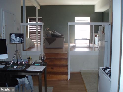 2f-2043 Green St, PHILADELPHIA, PA, 19130-3270 | Card Image