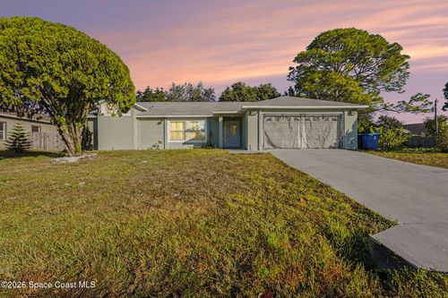 561 Carol Dr Ne, Palm Bay, FL, 32907-1164 | Card Image