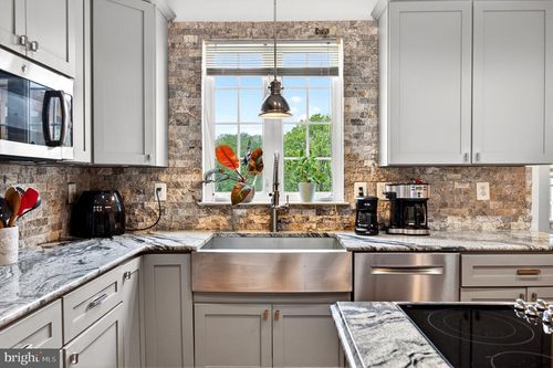 8 N Pointe Ter, Middletown, MD, 21769-8067 | Card Image