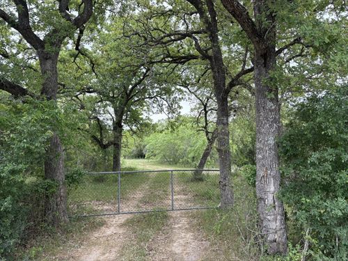 207 Anchor Ranch Loop, Flatonia, TX, 78941 | Card Image