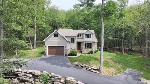 224 Lake Shore Dr, Monticello, NY, 12701-4021 | Card Image
