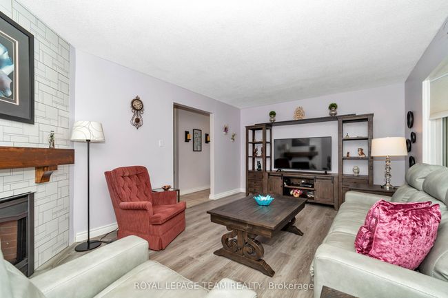 203 Rosemary Gdns, House attached with 3 bedrooms, 2 bathrooms and 4 parking in Orléans ON | Image 7