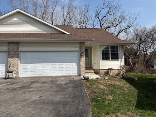 4007 Treeline Ct Ne, Cedar Rapids, IA, 52411-6522 | Card Image