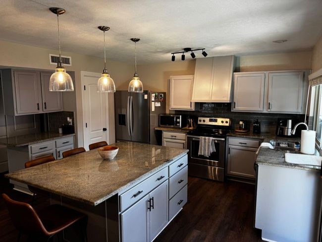 1029 Cross Bend Rd, House other with 4 bedrooms, 2 bathrooms and null parking in Plano TX | Image 6