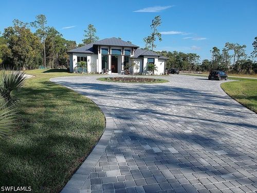 6423 Livingston Woods Ln, NAPLES, FL, 34109-3827 | Card Image