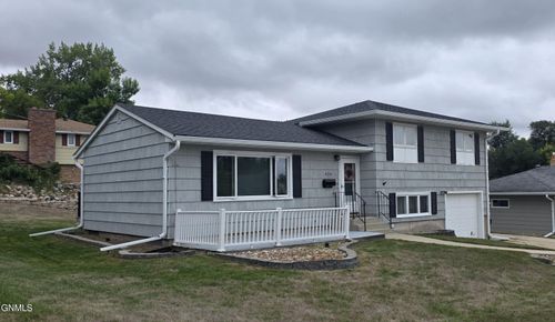426 9th Street Nw, Valley City, ND, 58072 | Card Image