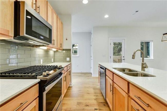 UNIT-45 - 6800 Menchaca Rd, Condo with 3 bedrooms, 3 bathrooms and 2 parking in Austin TX | Image 6