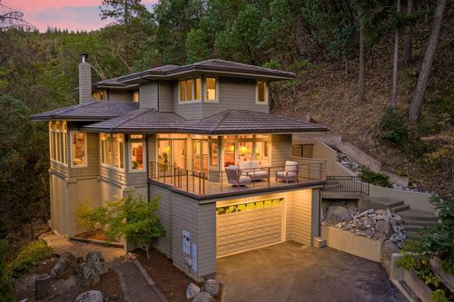 545 Ashland Creek Dr, Ashland, OR, 97520-2780 | Card Image