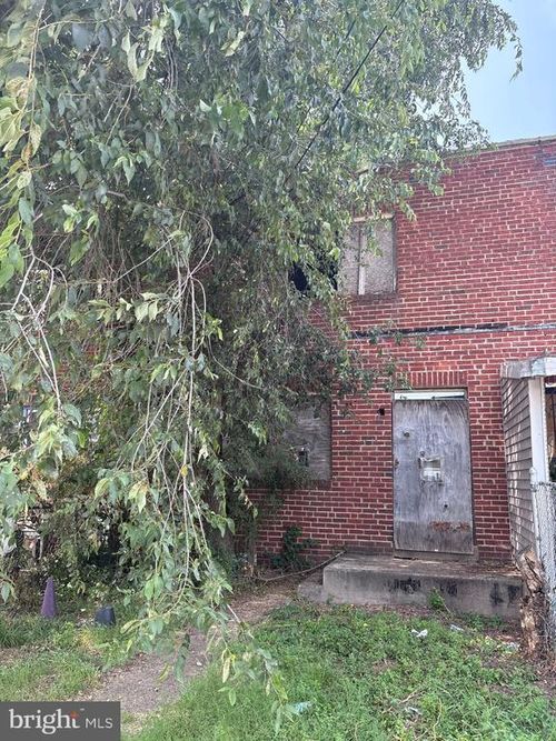 2919 Thompson St, CAMDEN, NJ, 08105-1337 | Card Image