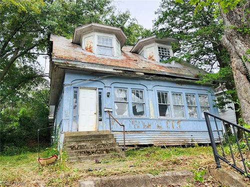 103 Circle Ave, Spencer, WV, 25276-1709 | Card Image