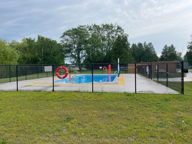 14 Garden Rd, Home with 4 bedrooms, 2 bathrooms and 2 parking in Goderich ON | Image 33
