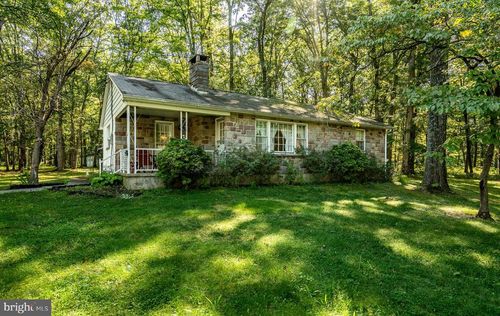 15 Brendas Way, OTTSVILLE, PA, 18942-9690 | Card Image