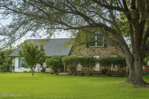 113 Mark Daniels Cir, Ocean Springs, MS, 39564-9734 | Card Image