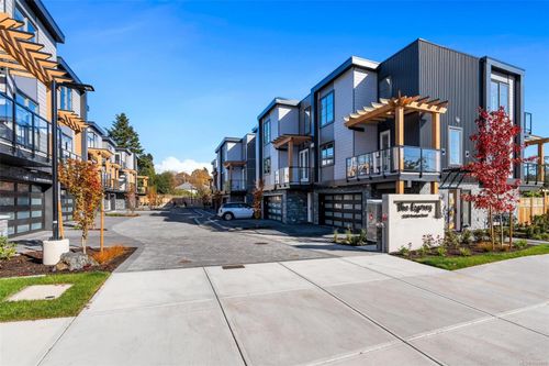 5-2590 Penrhyn St, Victoria, BC, V8N1G3 | Card Image