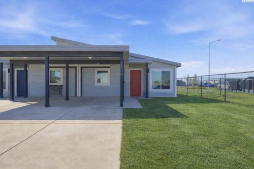 2500 Blaine St, Pasco, WA, 99301-7068 | Card Image