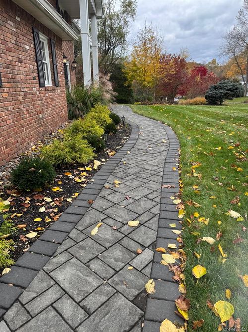 24 Beaumont Dr, New City, NY, 10956-4427 | Card Image