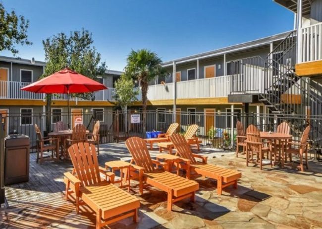 Community courtyard | Image 4