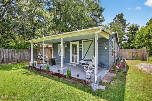 1009 Dicks St, Waveland, MS, 39576-2907 | Card Image
