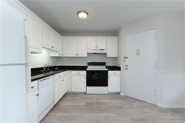 21 - 21 Hills Ln, Condo with 2 bedrooms, 2 bathrooms and null parking in Westport CT | Image 12