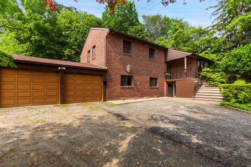 934 Lester Rd, Yorktown Heights, NY, 10598-2924 | Card Image