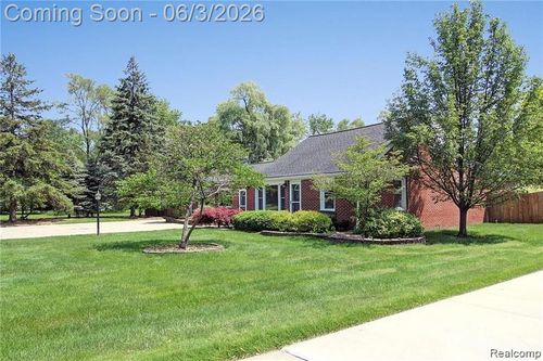 962 Sylvanwood Dr, Troy, MI, 48085-3177 | Card Image