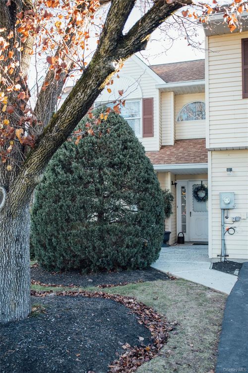 4 Trevor Lake Dr, Congers, NY, 10920-1758 | Card Image