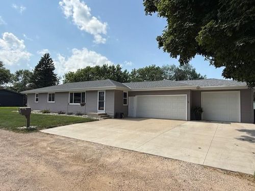 2530 Lutefisk Ln, Windom, MN, 56101-2102 | Card Image
