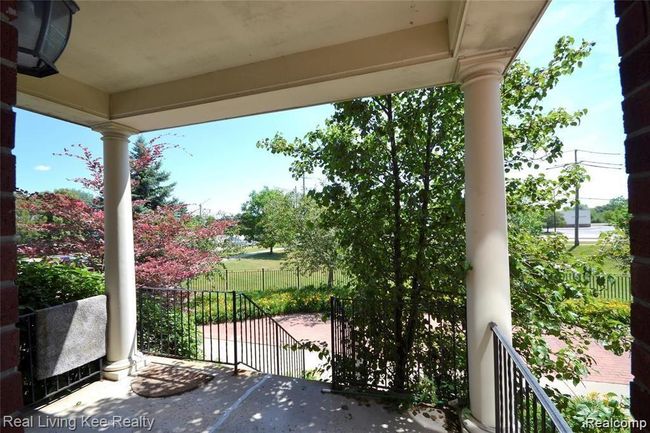 1570 Devon Ln, Condo with 2 bedrooms, 3 bathrooms and null parking in Troy MI | Image 14